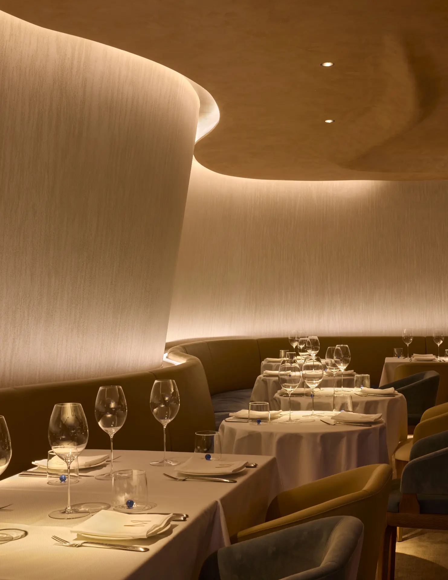 Mazarine curved interior design